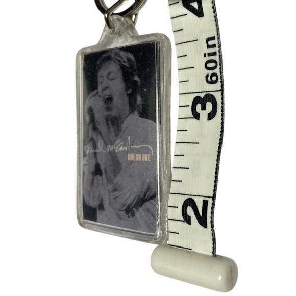 Paul McCartney “One on One” Keychain – 2016 Tour Concert Merchandise - Picture 3 of 3